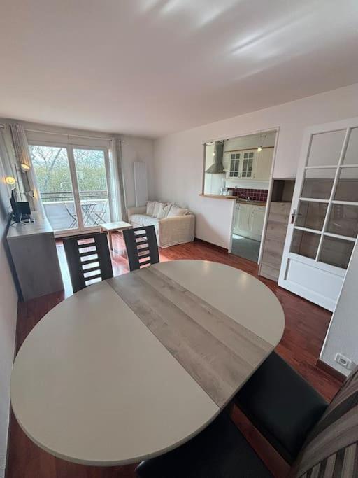 F3 Avec Balcon 5 Min Gare Sqy Et Parking Gratuit Apartment Guyancourt Exterior foto
