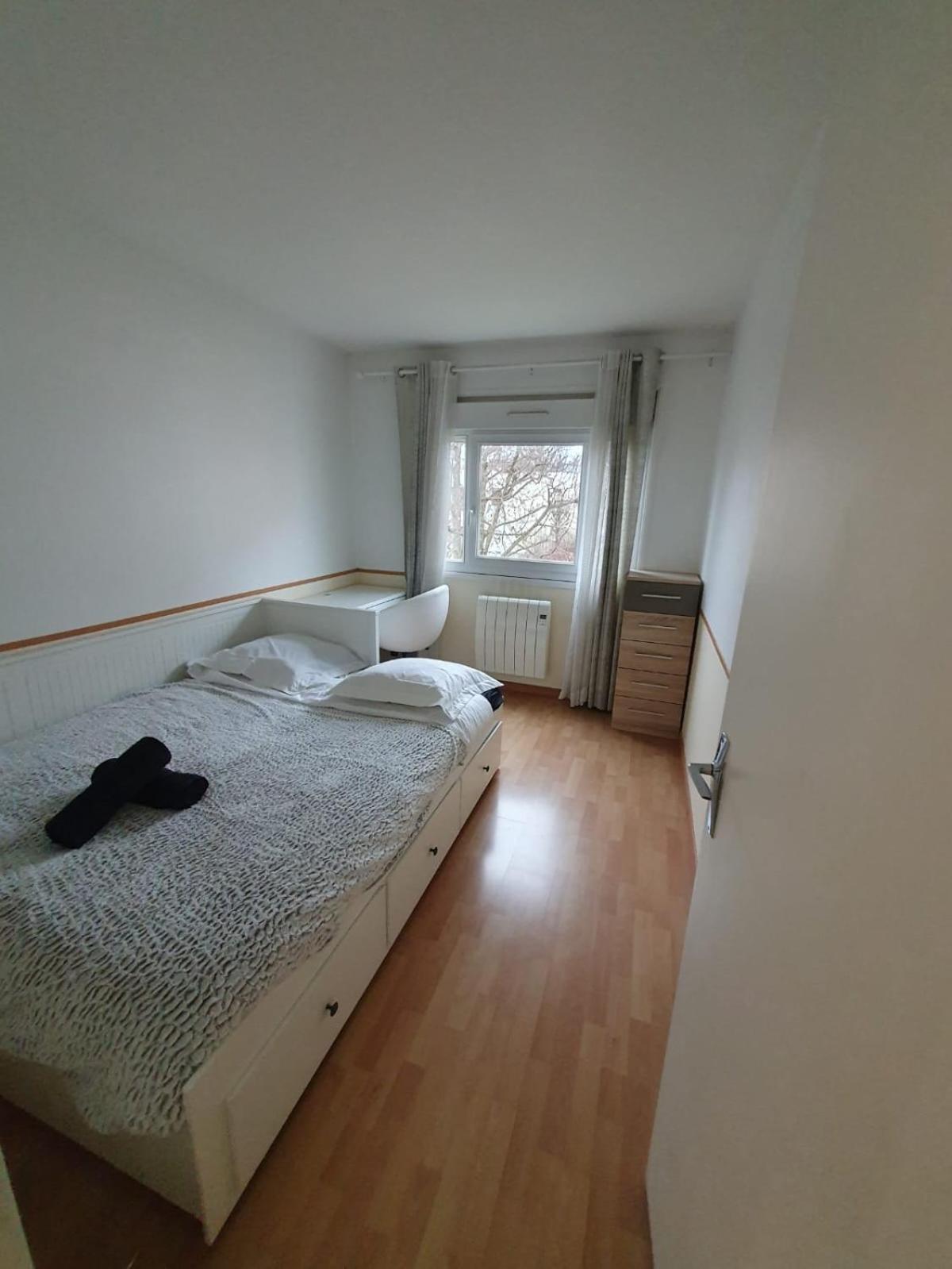 F3 Avec Balcon 5 Min Gare Sqy Et Parking Gratuit Apartment Guyancourt Exterior foto